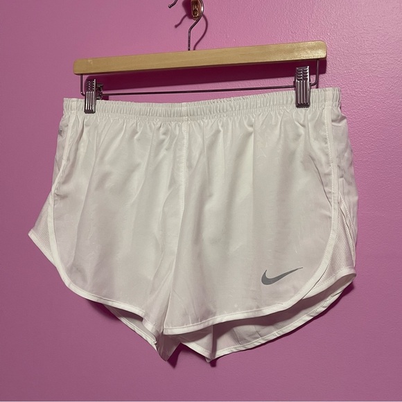 Nike Shorts Women's Size Medium White Tempo Running 3.5" Inseam Stretch Waist - Picture 7 of 10
